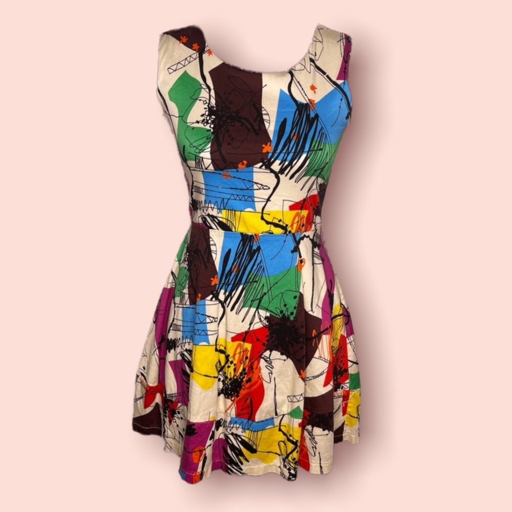 Round Neck Graffiti Pleated Sleeveless Mini Dress